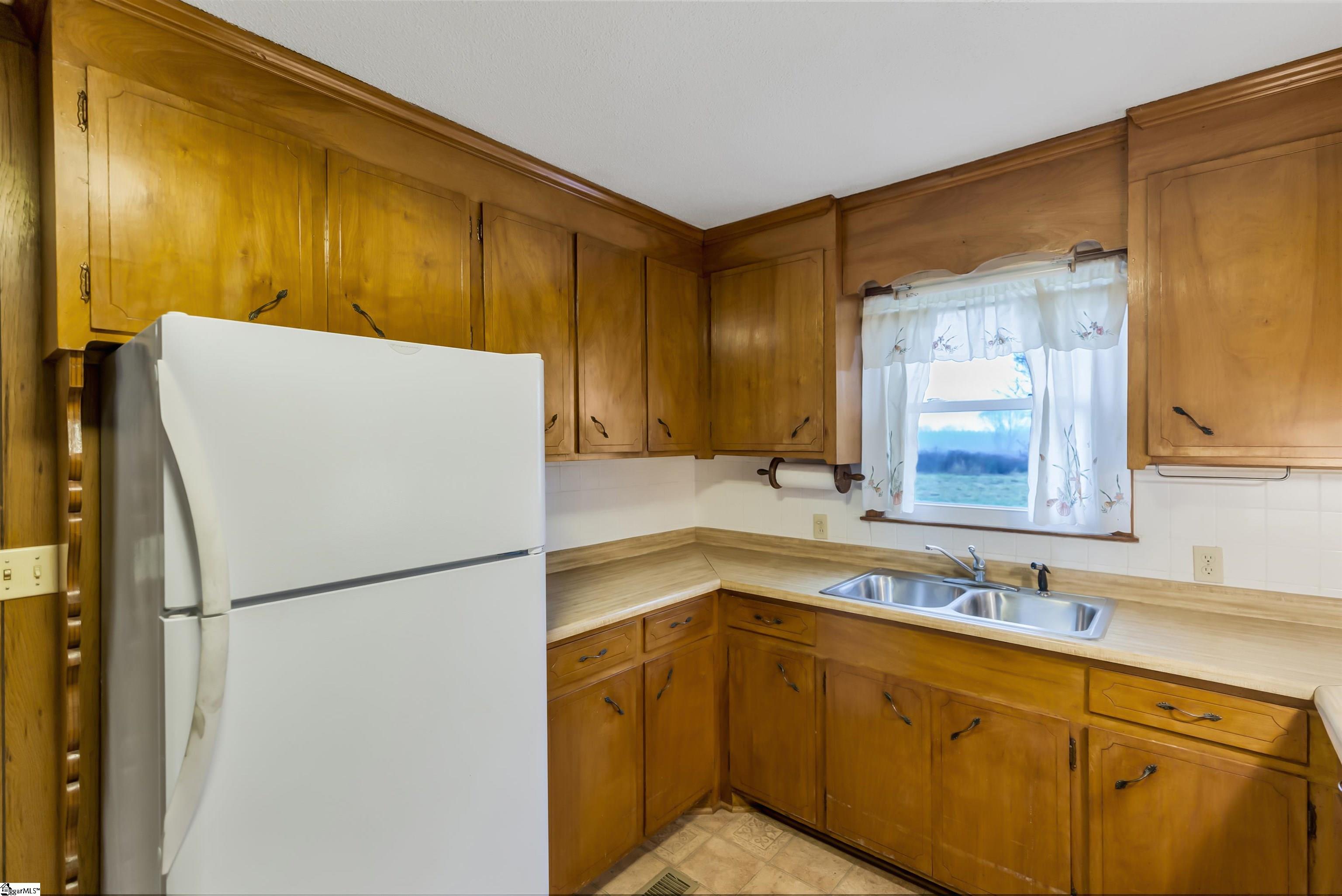 1303 Shady Grove Road Belton, SC 29627 - Photo 13 of 31