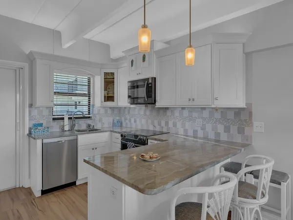 $3,000 | 4400 Florida A1A, Unit 11, Vero Beach, FL 32963