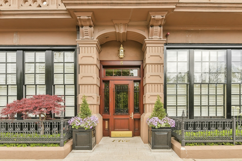 4-5 Arlington Street, Unit PH Boston, MA 02116 - Photo 2 of 7