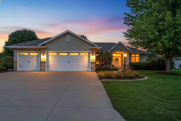 $539,900 | W2562 Fontana Way, Appleton, WI 54915