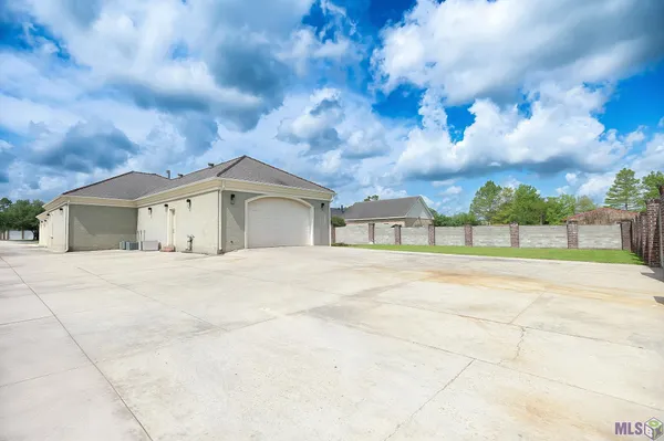 $750,000 | 113 Ouiski Bayou Drive, Houma, LA 70360