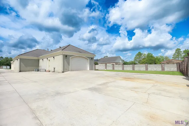$750,000 | 113 Ouiski Bayou Drive, Houma, LA 70360