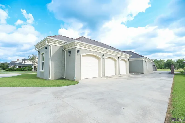 $750,000 | 113 Ouiski Bayou Drive, Houma, LA 70360