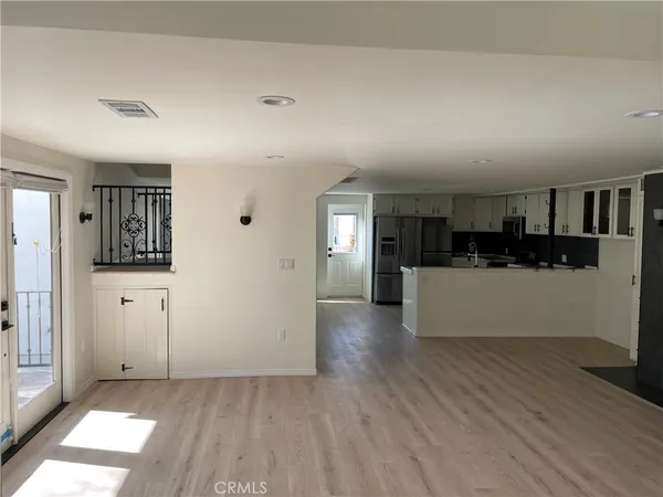 $6,000 | 9859 Foothill Boulevard, Unit 9857, Lakeview Terrace, CA 91342