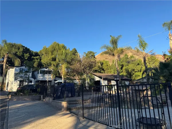 $6,000 | 9859 Foothill Boulevard, Unit 9857, Lakeview Terrace, CA 91342