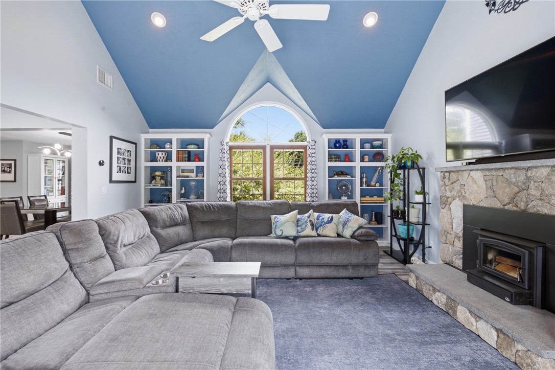 83 Fairhaven Road Cumberland, RI 02864 - Photo 5 of 50