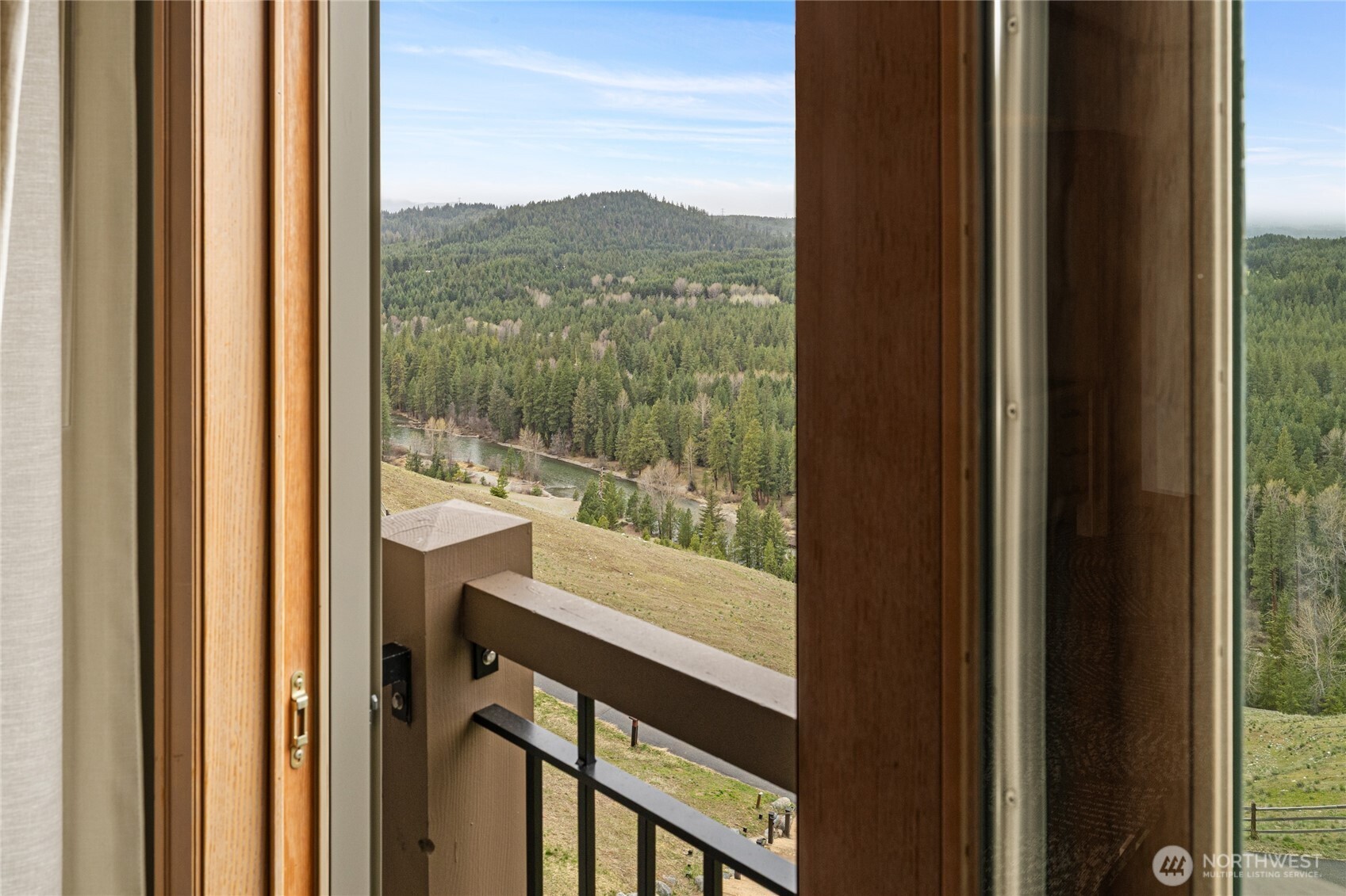 3600 Suncadia Trail, Unit 4049 Cle Elum, WA 98922 - Photo 24 of 26 a view of a glass door