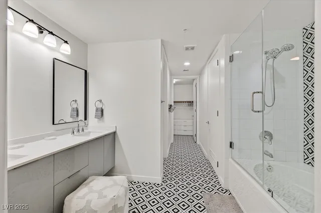 $2,495 | 353 East Bonneville Avenue, Unit 433, Las Vegas, NV 89101