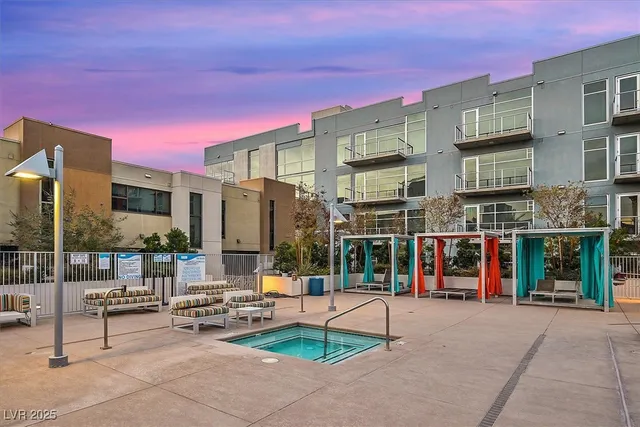 $2,495 | 353 East Bonneville Avenue, Unit 433, Las Vegas, NV 89101