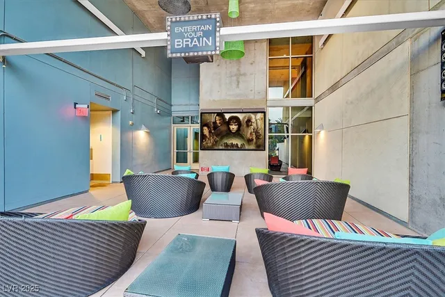 $2,495 | 353 East Bonneville Avenue, Unit 433, Las Vegas, NV 89101