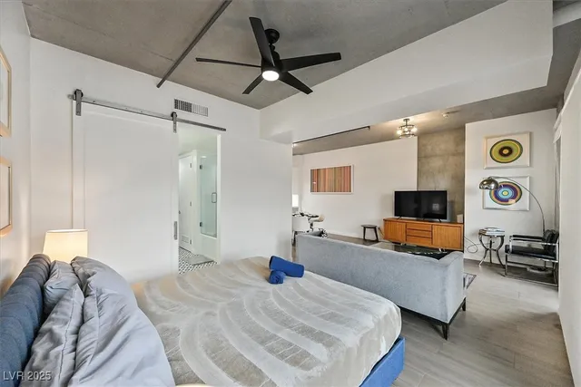 $2,495 | 353 East Bonneville Avenue, Unit 433, Las Vegas, NV 89101