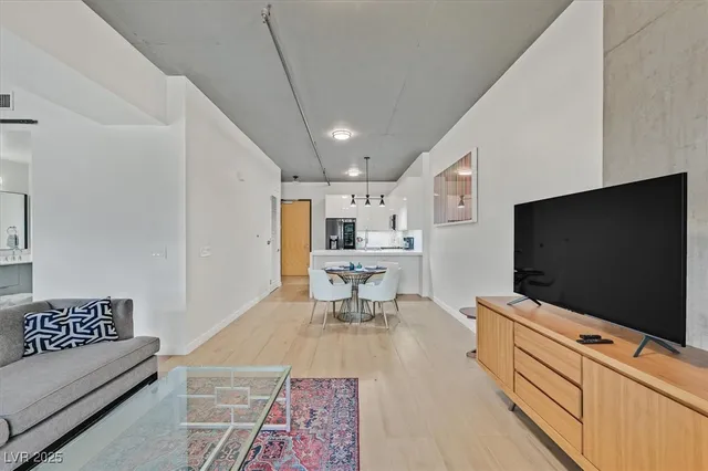 $2,495 | 353 East Bonneville Avenue, Unit 433, Las Vegas, NV 89101