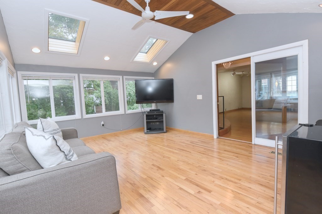 62 Wright Street Stoneham, MA 02180 - Photo 15 of 39