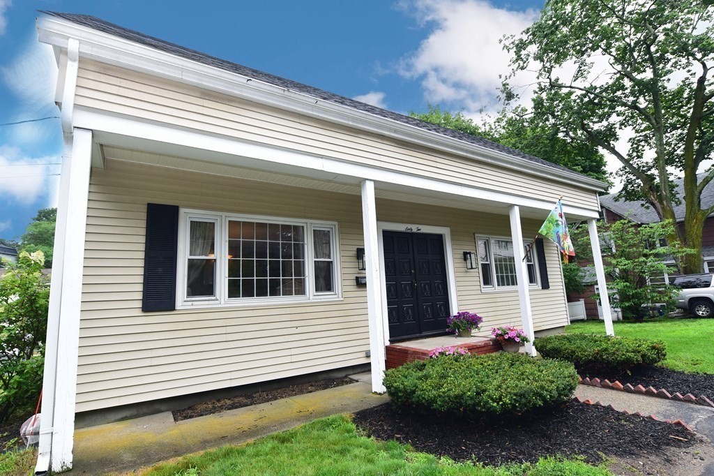 62 Wright Street Stoneham, MA 02180 - Photo 3 of 39