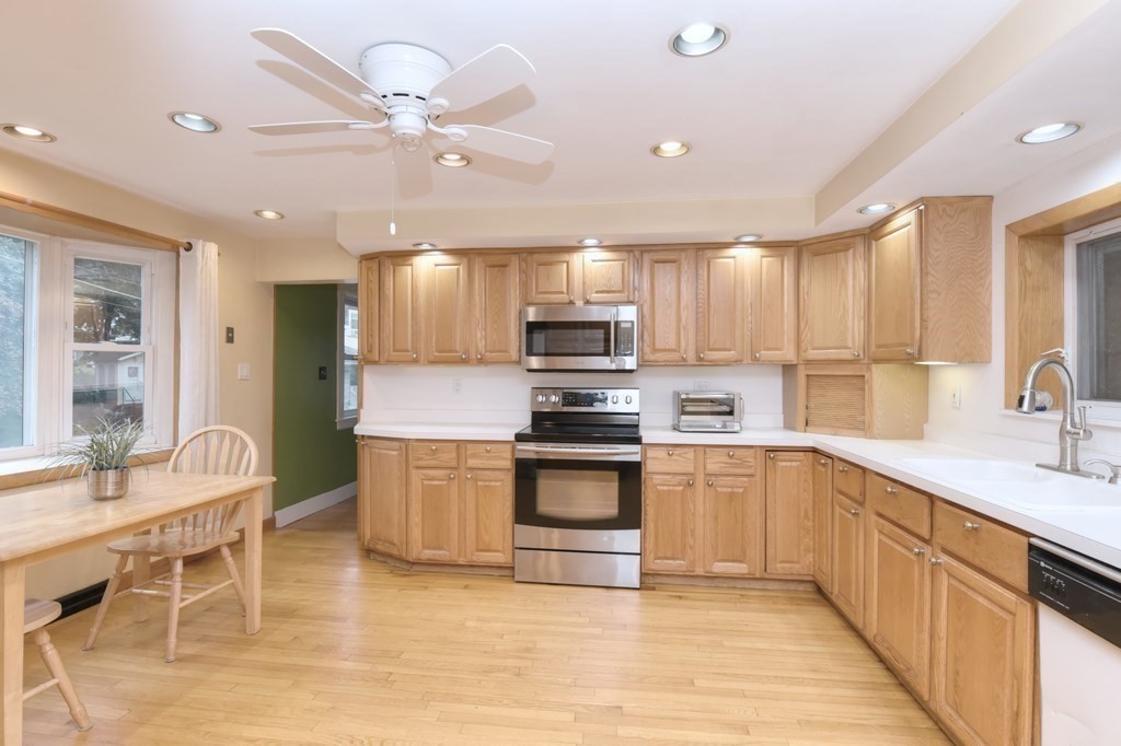 62 Wright Street Stoneham, MA 02180 - Photo 8 of 39