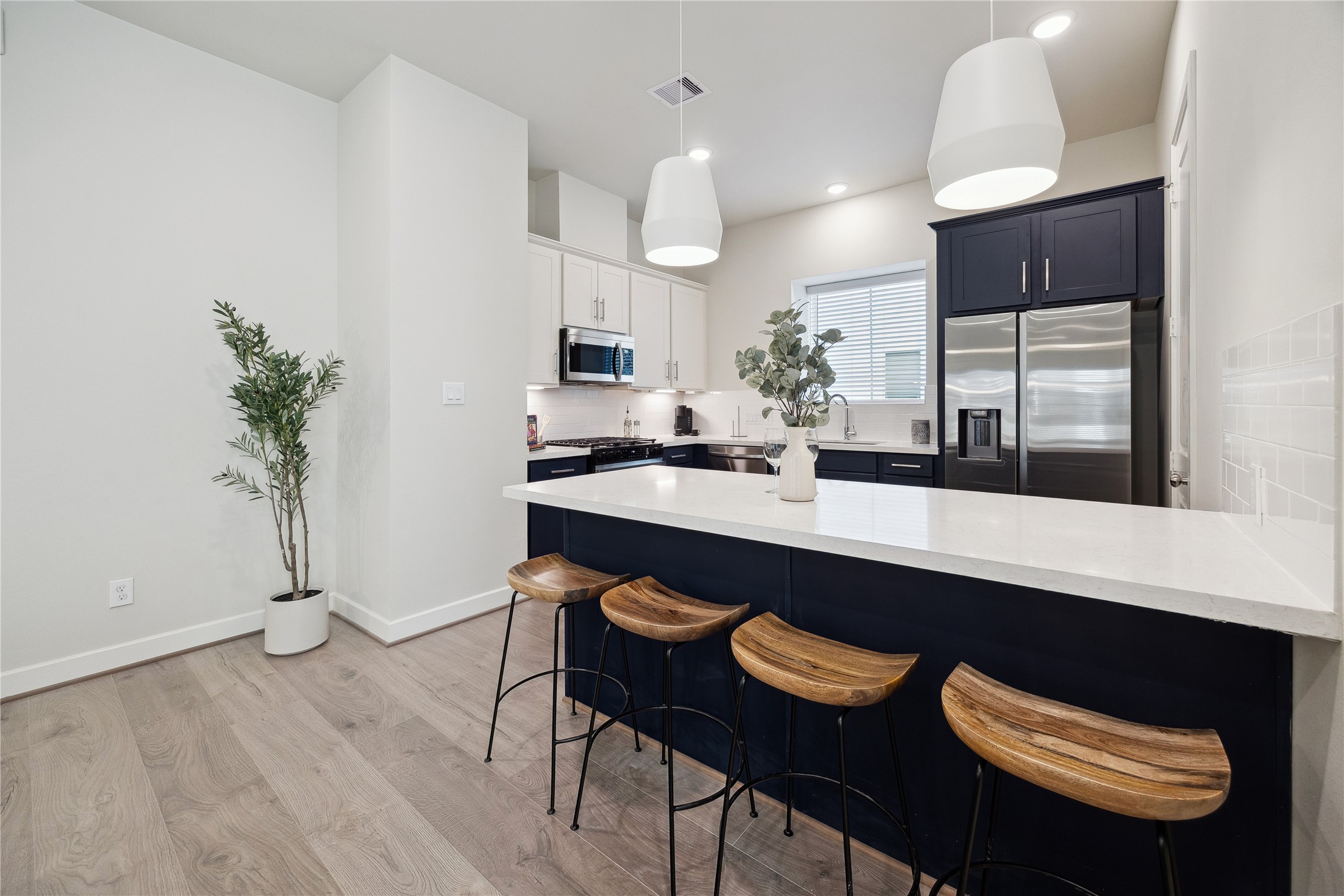 3099 Hicks Street Houston, TX 77007 - Photo 6 of 19
Representative photo. Layout and selections may vary.