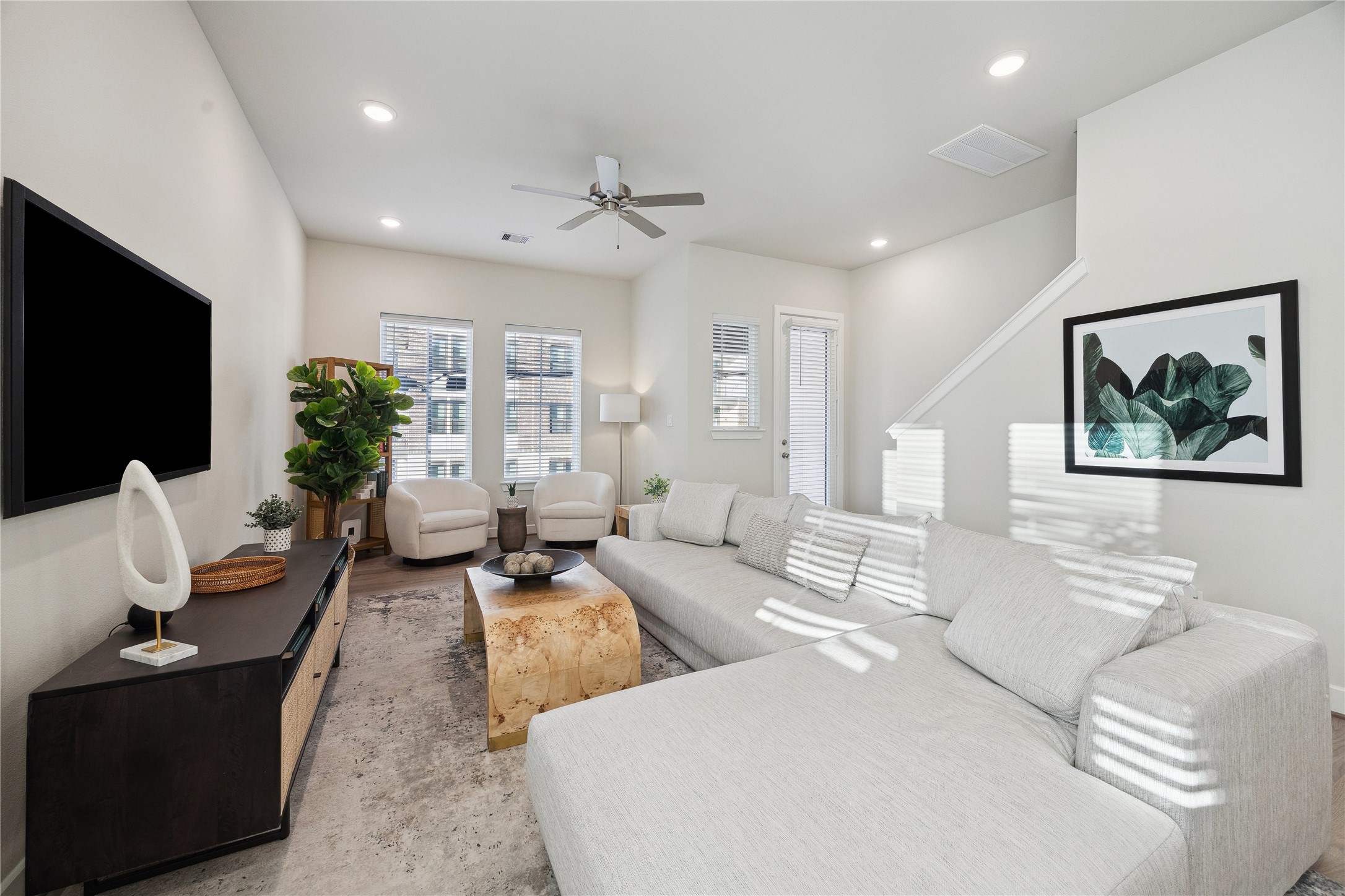 3099 Hicks Street Houston, TX 77007 - Photo 9 of 19
Representative photo. Layout and selections may vary.