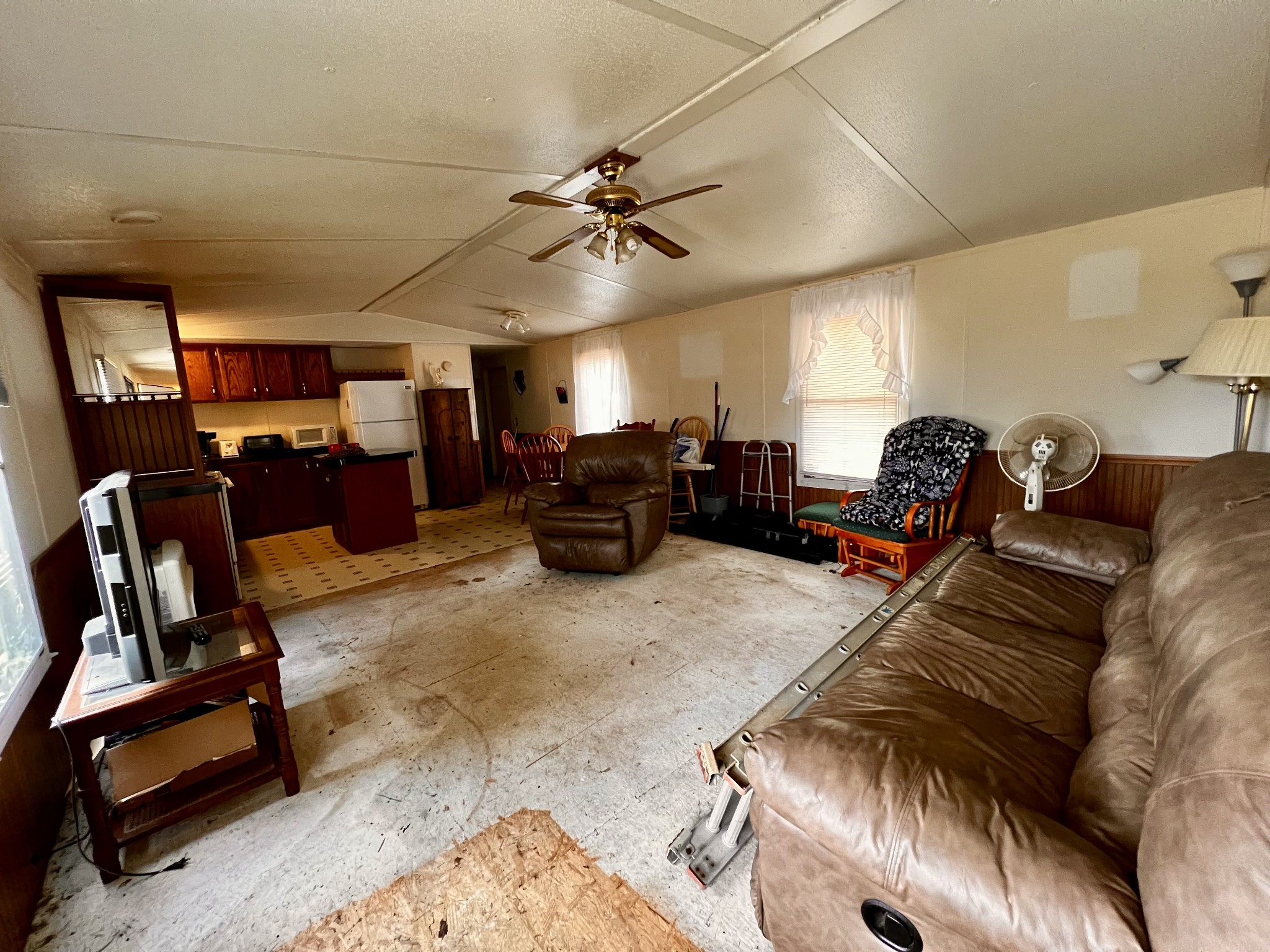 226 Old Lockhart Road Tennessee Ridge, TN 37178 - Photo 4 of 27 a view of a livingroom with furniture and a couch