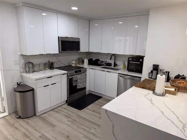 $799,900 | 310 Northeast 12th Avenue, Pompano Beach, FL 33060