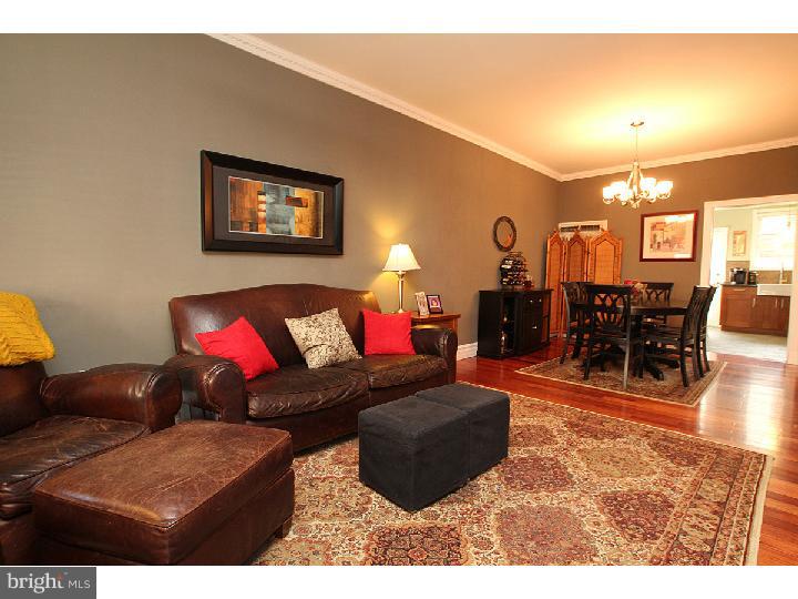 2429 South Garnet Street Philadelphia, PA 19145 - Photo 2 of 22 Living Room