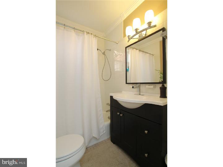 2429 South Garnet Street Philadelphia, PA 19145 - Photo 12 of 22 Bathroom