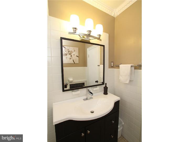2429 South Garnet Street Philadelphia, PA 19145 - Photo 13 of 22 Bathroom