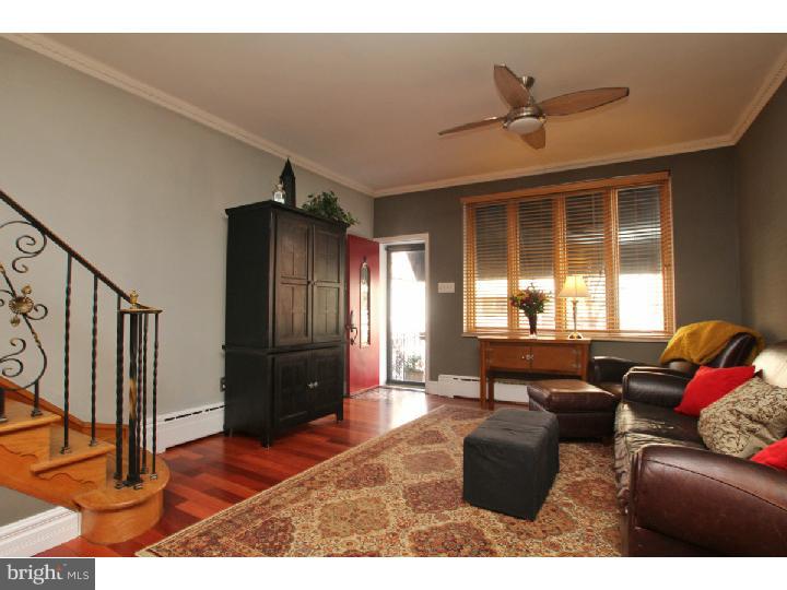 2429 South Garnet Street Philadelphia, PA 19145 - Photo 6 of 22 Living Room