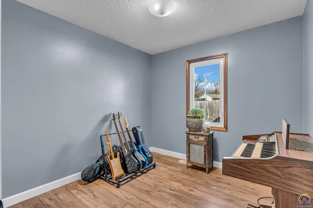 $233,572 | 320 Harrison Court, Auburn, KS 66402