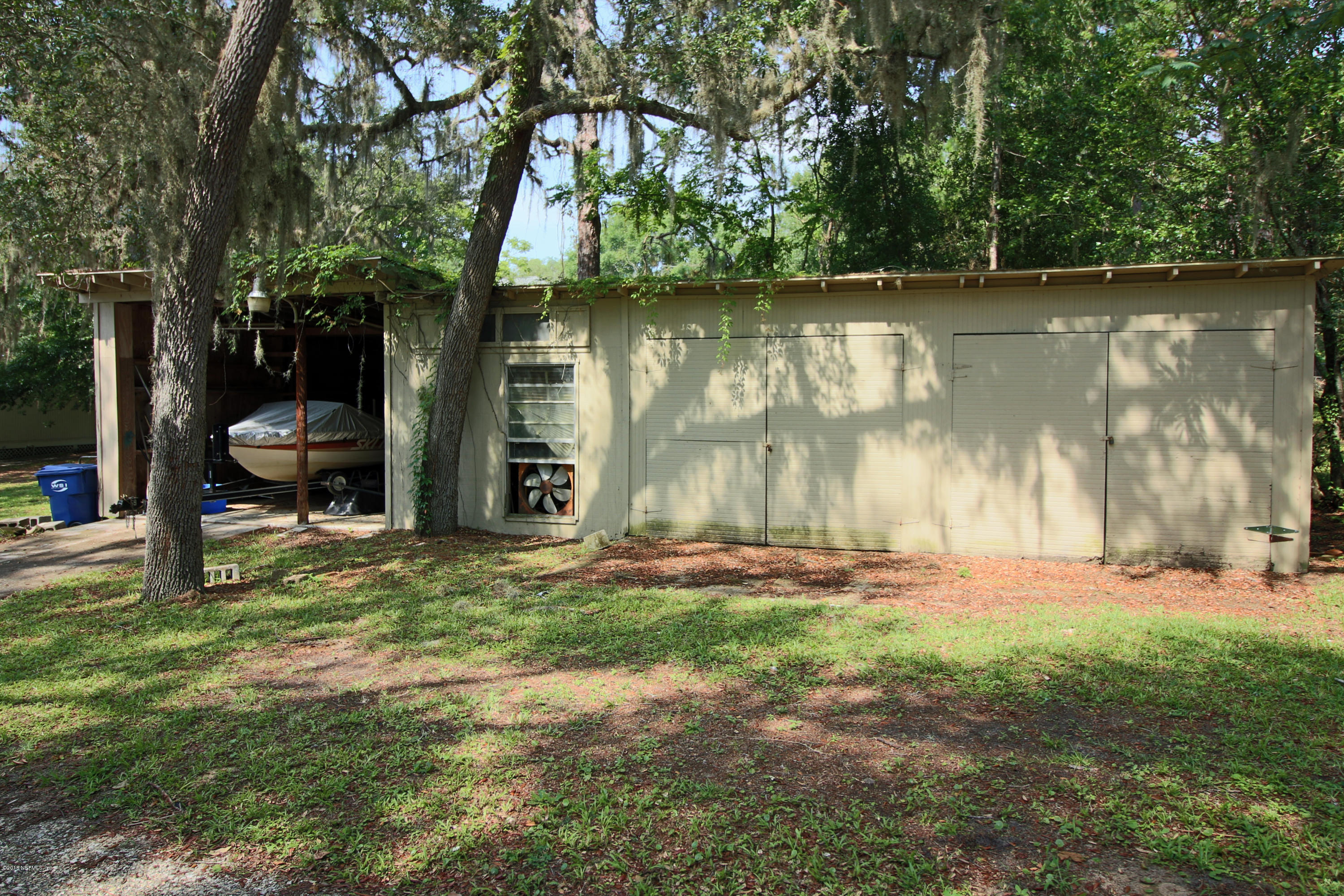 6476 Brooklyn Bay Road Keystone Heights, FL 32656 - Photo 38 of 40 38) Garage