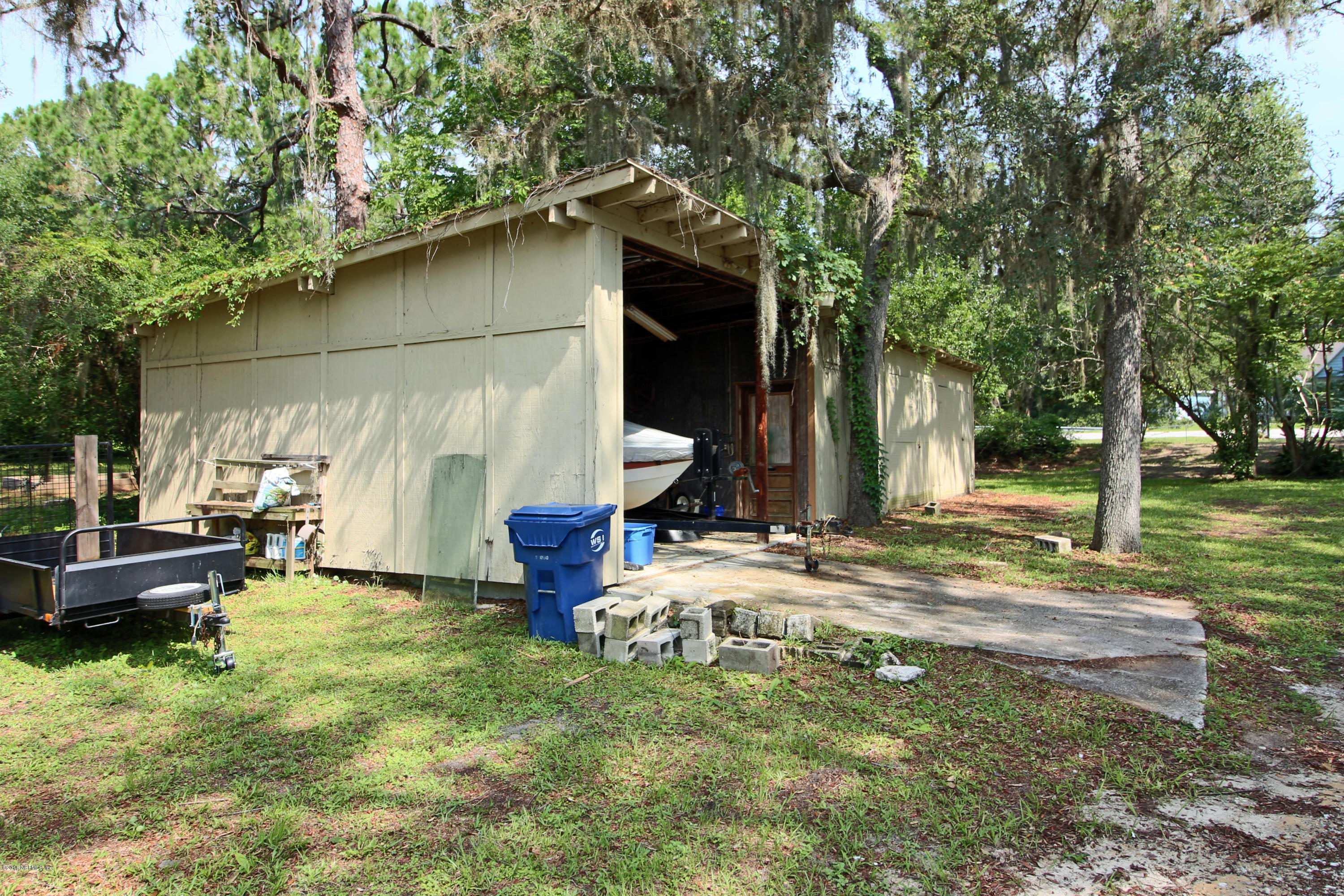 6476 Brooklyn Bay Road Keystone Heights, FL 32656 - Photo 39 of 40 39) Garage
