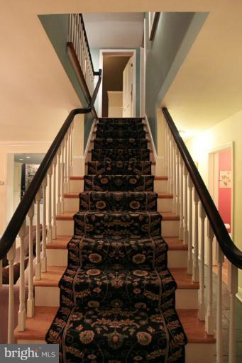 15400 Manor Road Monkton, MD 21111 - Photo 11 of 30 Formal stair