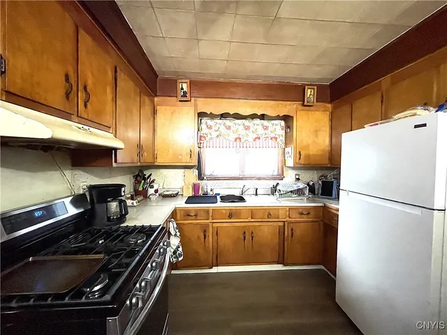 $215,000 | 220 West Yates Street, De Witt, NY 13057