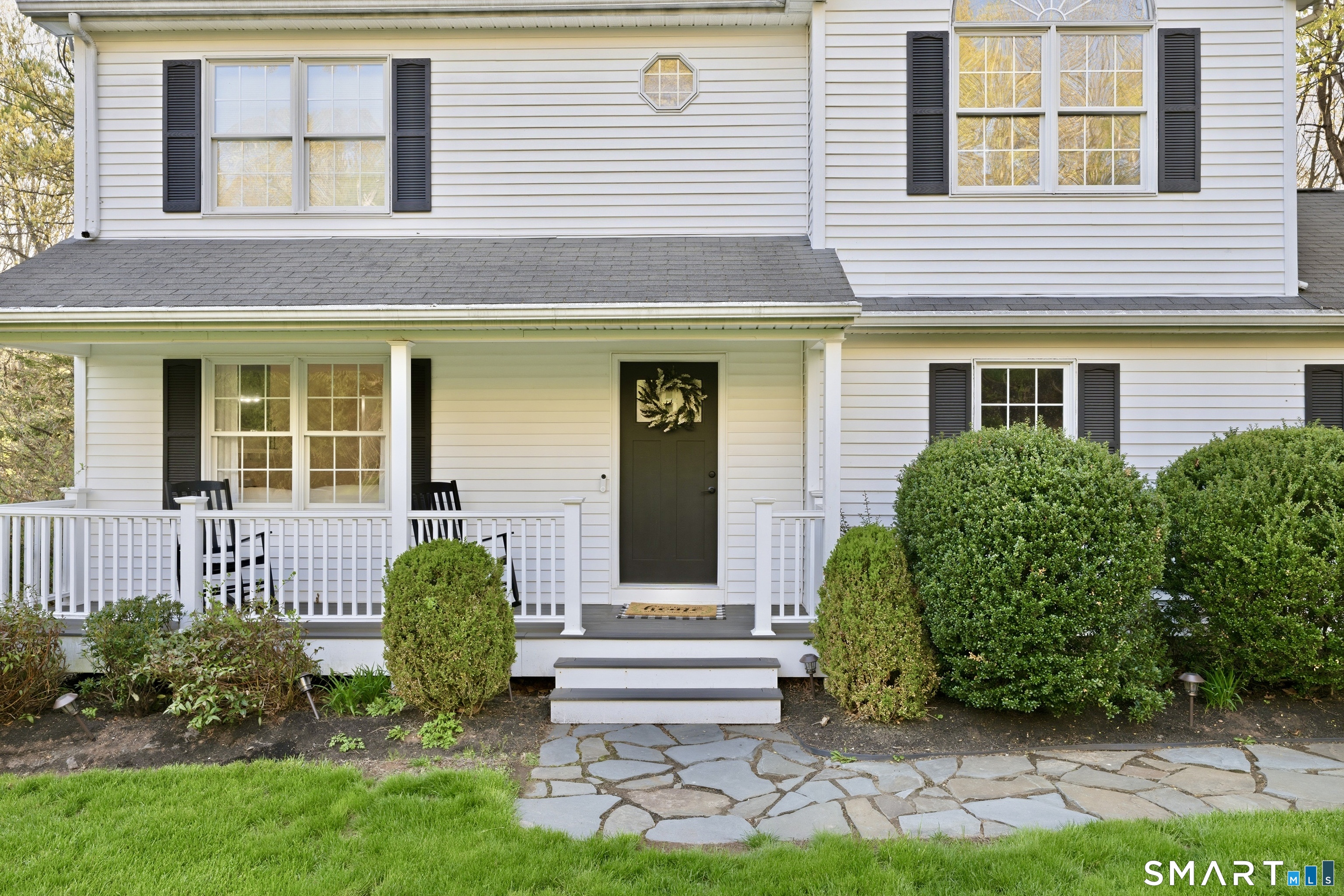 47 Dunbar Lane Hamden, CT 06514 - Photo 2 of 31
