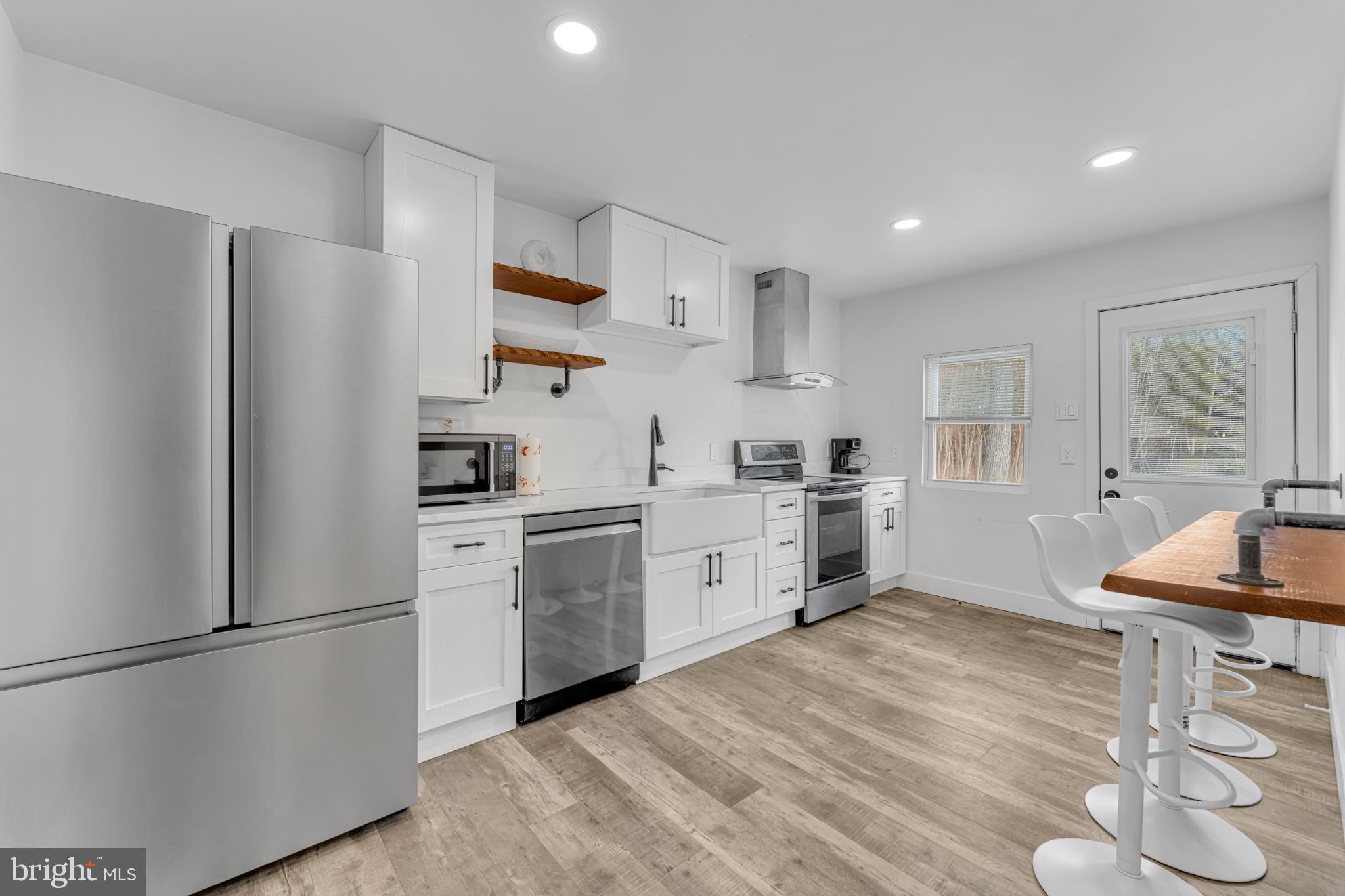 572 Zoe Road Sicklerville, NJ 08081 - Photo 20 of 40 Modern kitchen with sleek finishes.