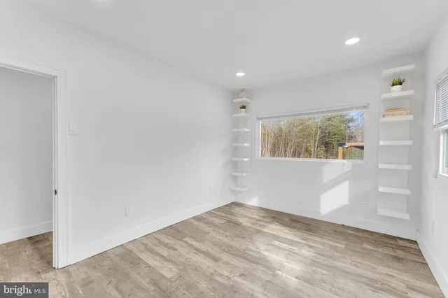 a view of empty room with window