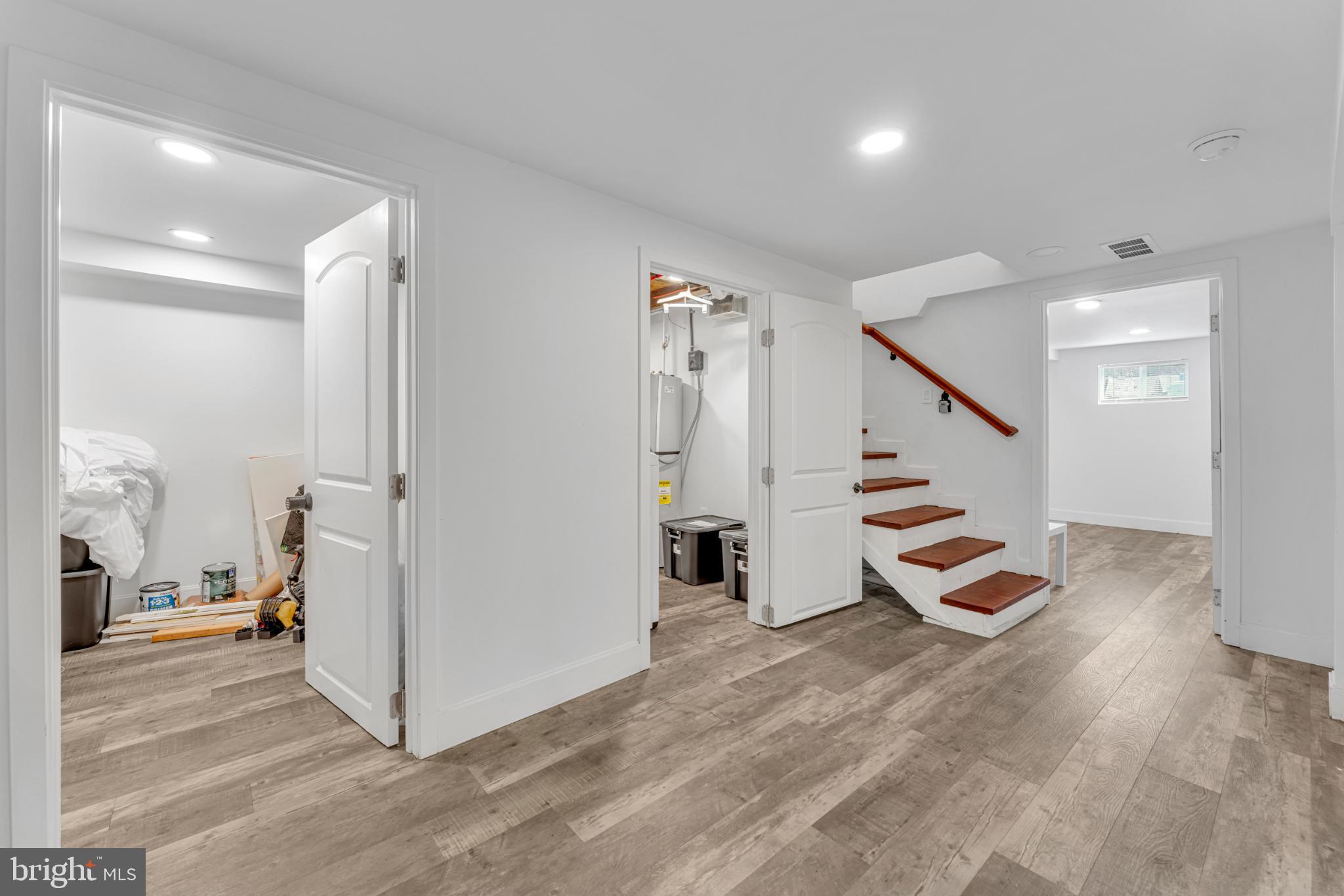 572 Zoe Road Sicklerville, NJ 08081 - Photo 33 of 40 Bright and spacious basement entryway.