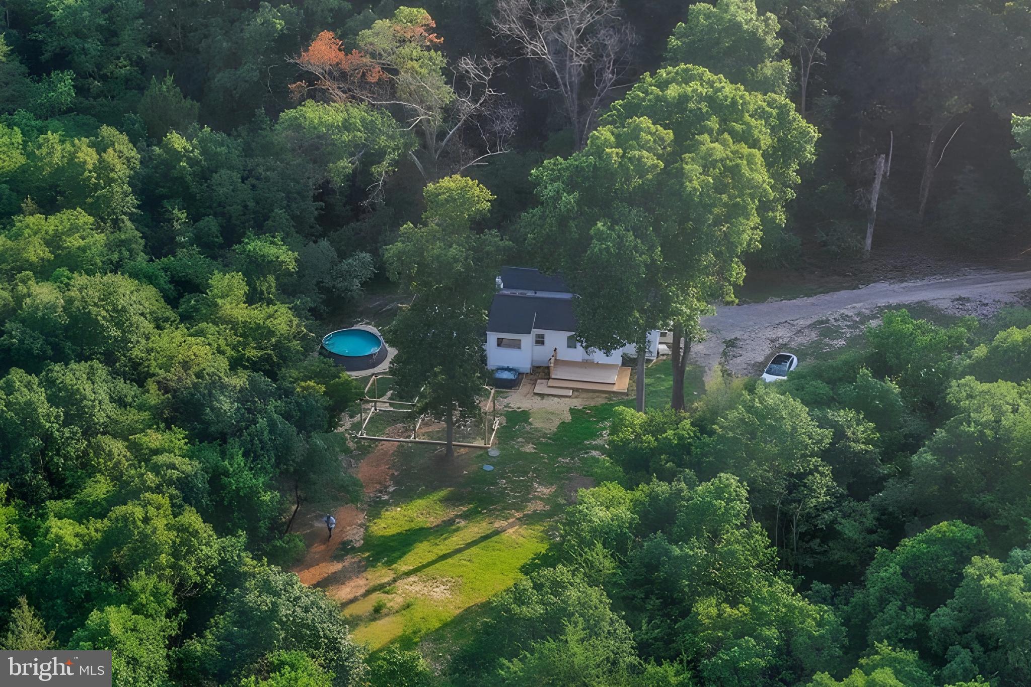 572 Zoe Road Sicklerville, NJ 08081 - Photo 39 of 40 Secluded retreat amidst lush greenery.