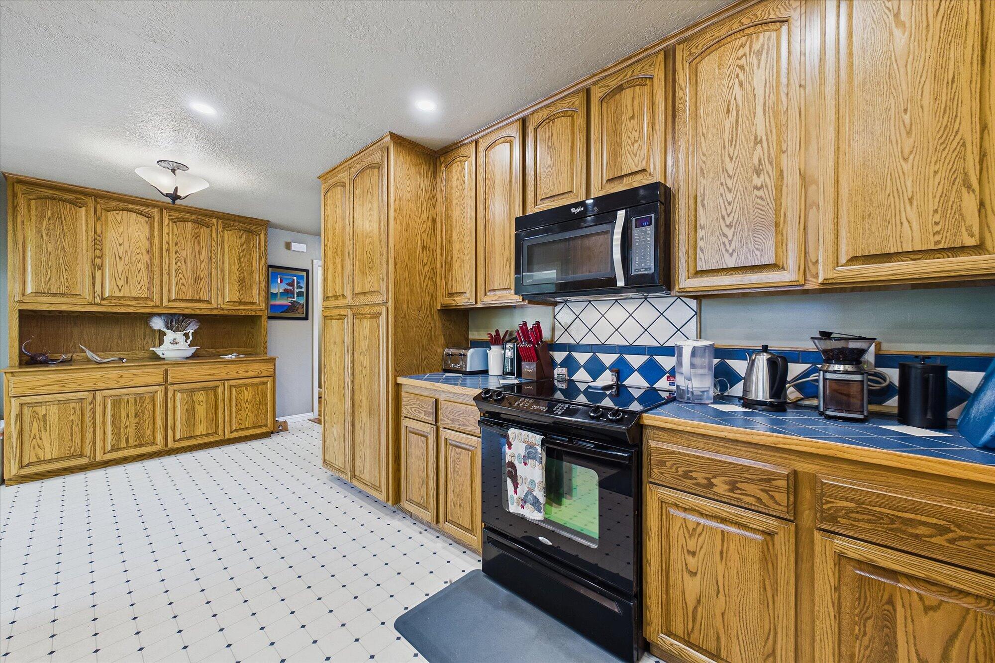 2105 Hurst Road Eureka, CA 95503 - Photo 17 of 54