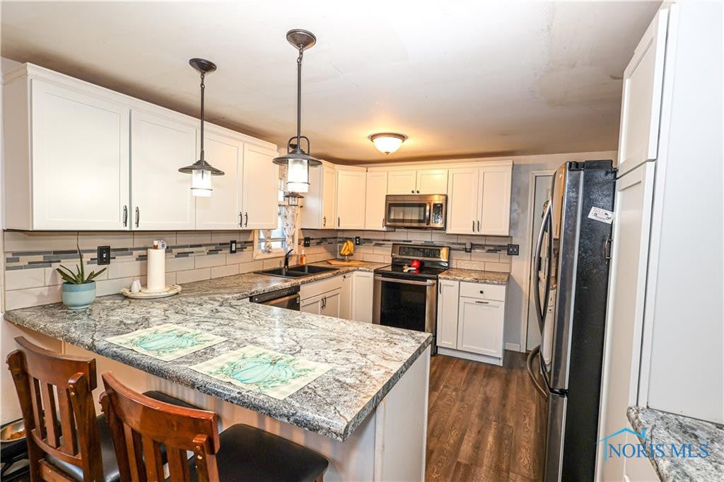 6010 Bay Shore Road Oregon, OH 43616 - Photo 5 of 14 Gallery Image 5
