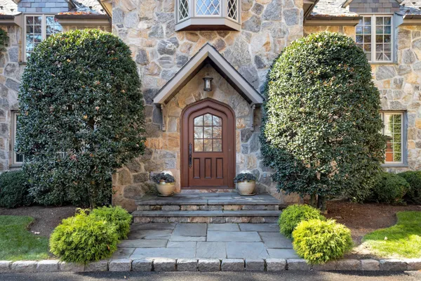$7,200,000 | 76 Arrowhead Way, Darien, CT 06820