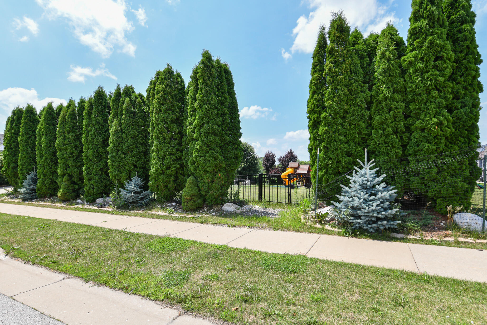 1330 Prairie Creek Boulevard Oconomowoc, WI 53066 - Photo 3 of 8 1330 Prairie Creek