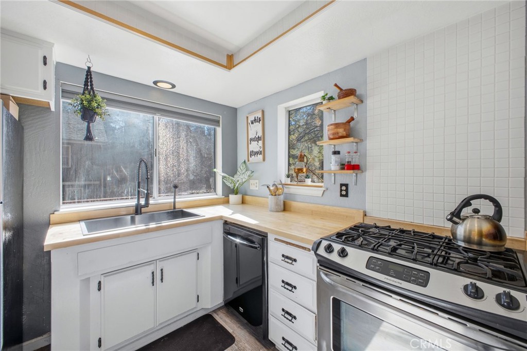 33061 Blue Bird Lane Running Springs, CA 92382 - Photo 19 of 53