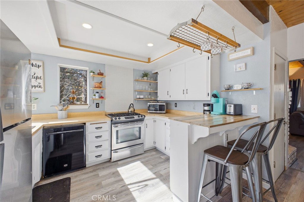 33061 Blue Bird Lane Running Springs, CA 92382 - Photo 10 of 53