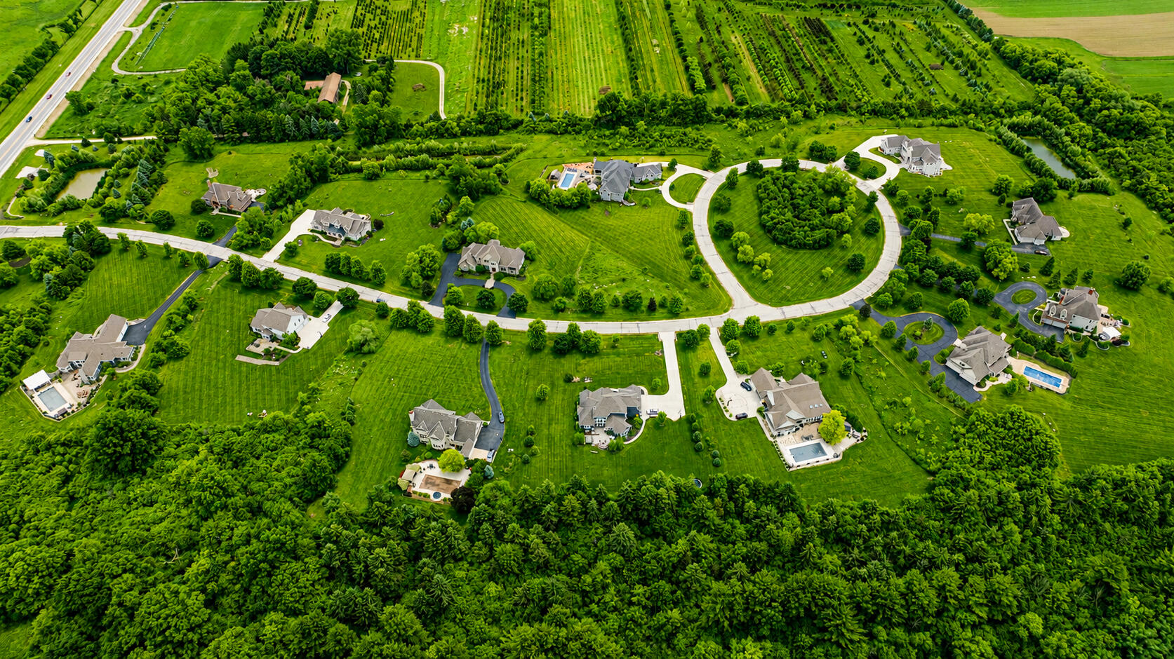 11092 Sutton Ridge Drive Mequon, WI 53097 - Photo 10 of 40 Neighborhood Bird's View