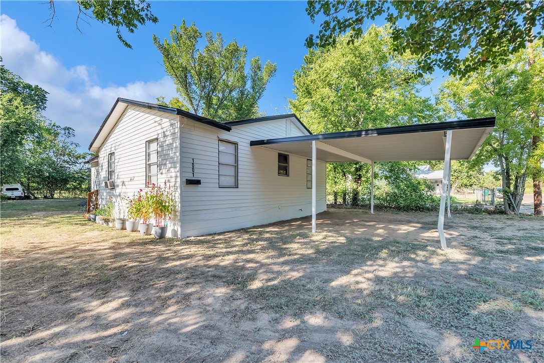 1001 West 8th Street Cameron, TX 76520 - Photo 3 of 20 a view of a house with a backyard and a tree