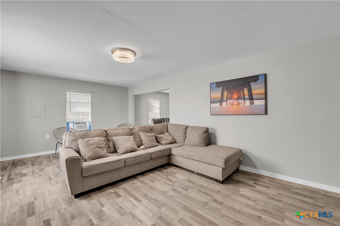 1001 West 8th Street Cameron, TX 76520 - Photo 4 of 20 a living room with furniture and a rug