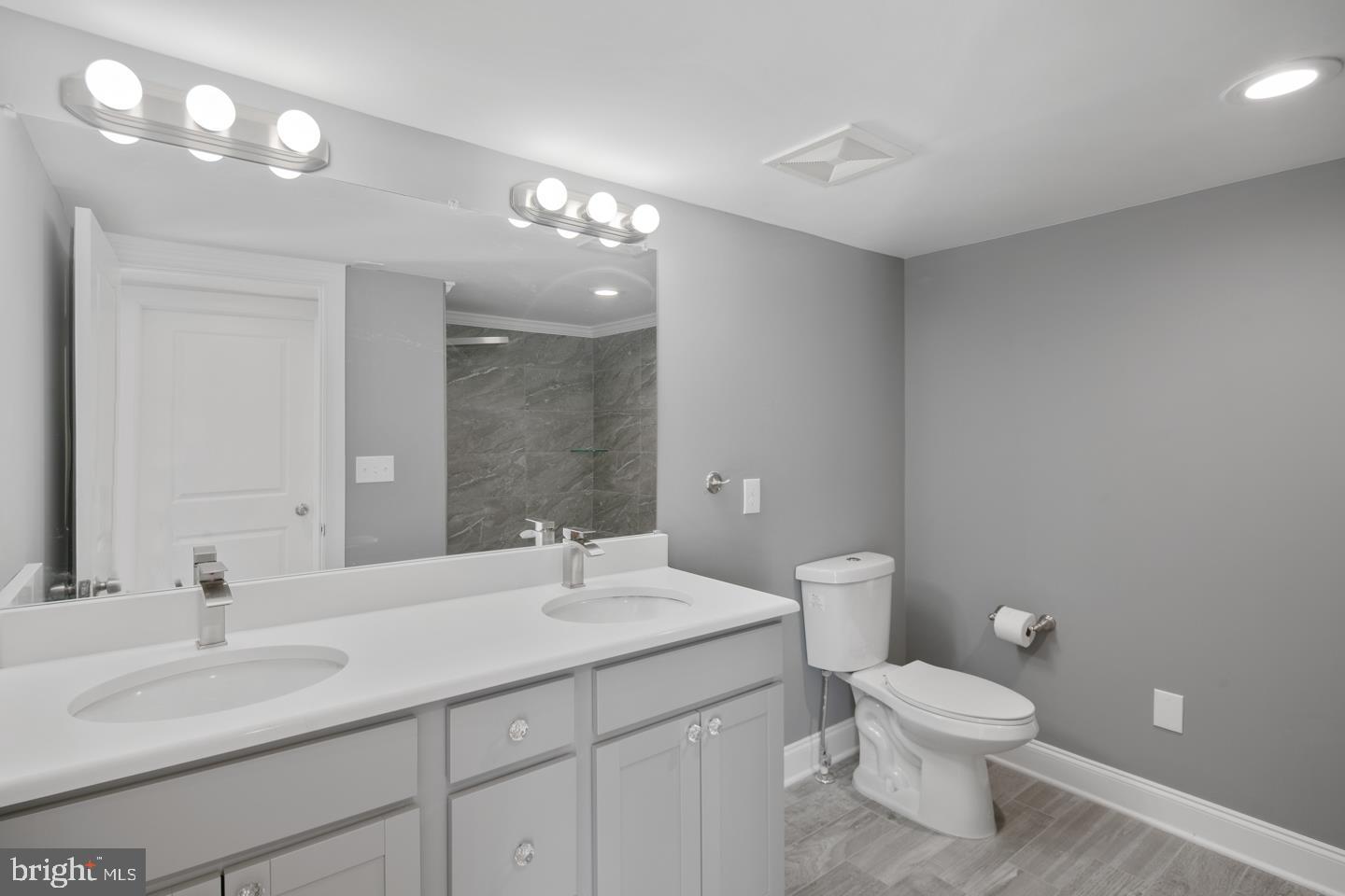 216 Ivy Road Beverly, NJ 08010 - Photo 1 of 28 Gallery Image 1