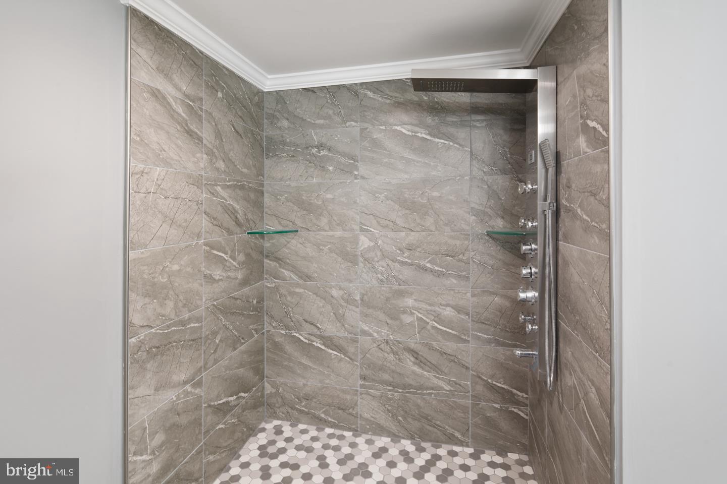 216 Ivy Road Beverly, NJ 08010 - Photo 2 of 28 Gallery Image 2