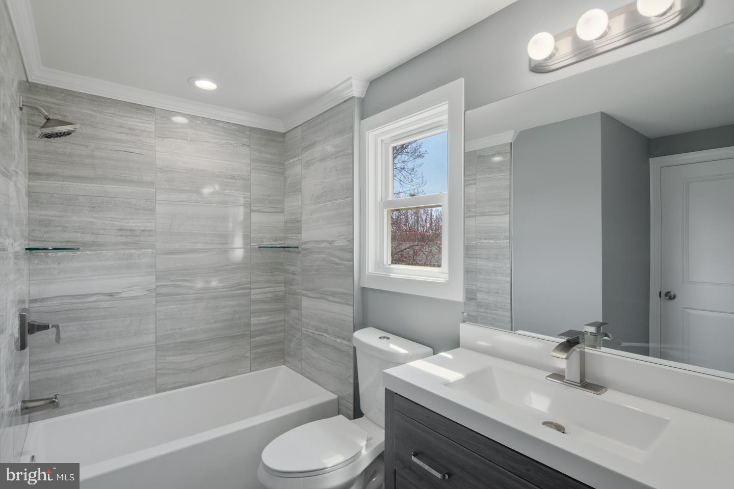 216 Ivy Road Beverly, NJ 08010 - Photo 13 of 28 Gallery Image 13