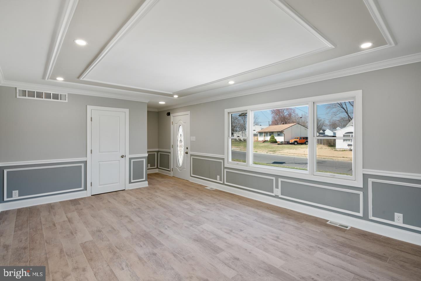 216 Ivy Road Beverly, NJ 08010 - Photo 3 of 28 Gallery Image 3